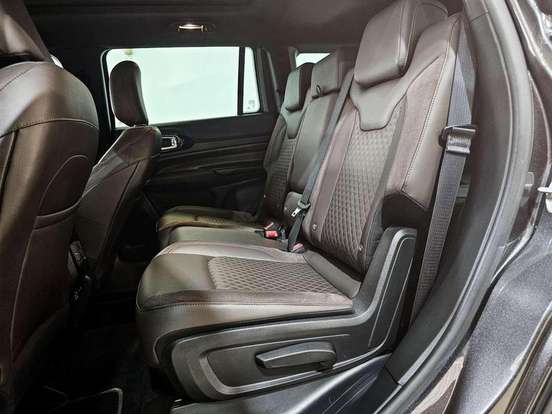 JEEP-COMMANDER-2023