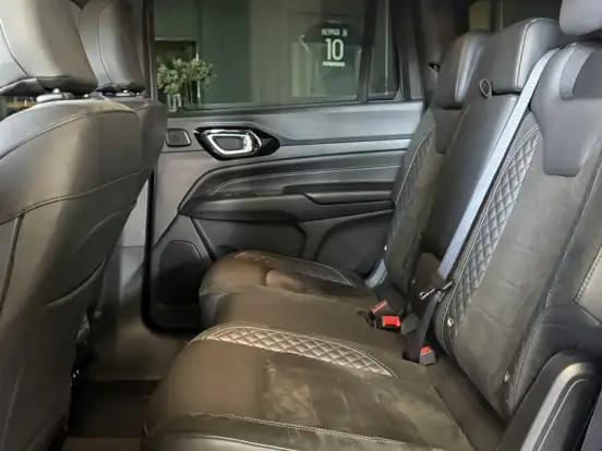JEEP-COMMANDER-2.0 HURRICANE 4 TURBO GASOLINA BLACKHAWK AT9 JEEP-COMMANDER-2024