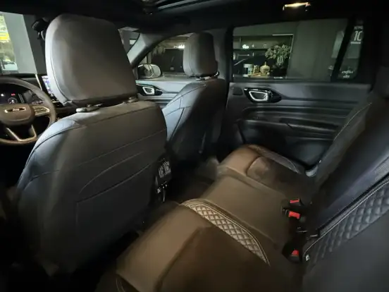 JEEP-COMMANDER-2.0 HURRICANE 4 TURBO GASOLINA BLACKHAWK AT9 JEEP-COMMANDER-2024