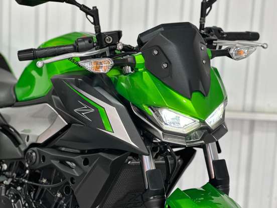 KAWASAKI-Z500-2025