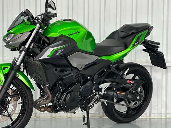 KAWASAKI-Z500-2025
