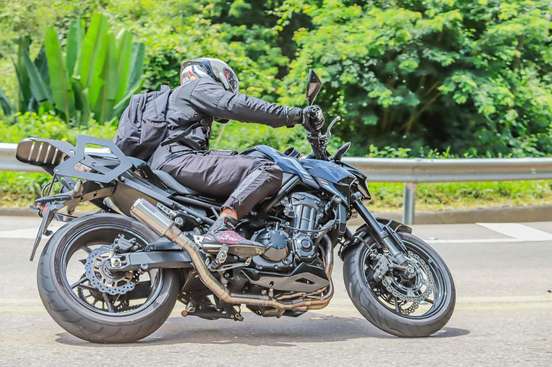 KAWASAKI-Z900-2022