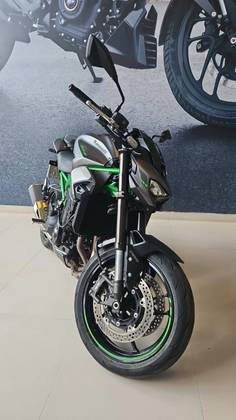 KAWASAKI Z900 