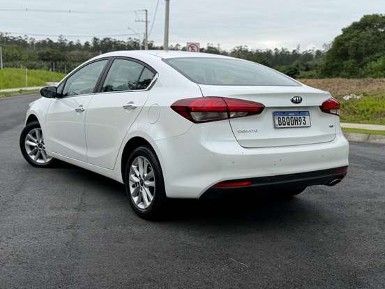 KIA-CERATO-1.6 SX 16V FLEX 4P AUTOMÁTICO KIA-CERATO-2017