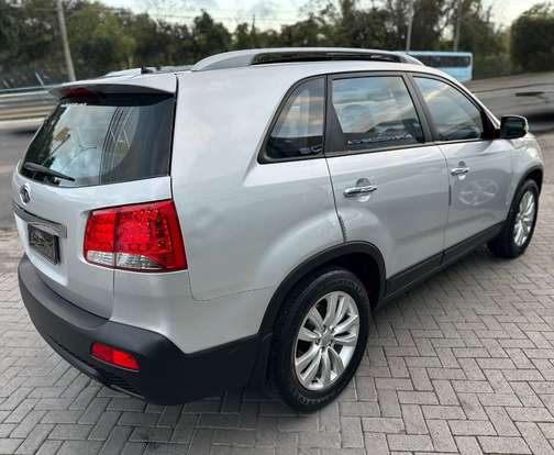 KIA-SORENTO-2010