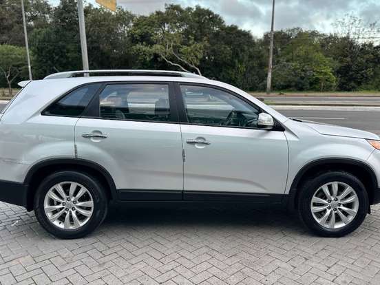 KIA-SORENTO-2.4 16V GASOLINA EX 7L AUTOMÁTICO KIA-SORENTO-2010
