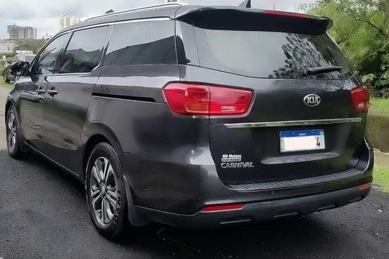 KIA-CARNIVAL-2018
