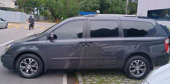 KIA-CARNIVAL-2014