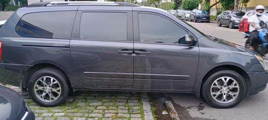 KIA-CARNIVAL-2014