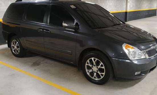 KIA-CARNIVAL-2014