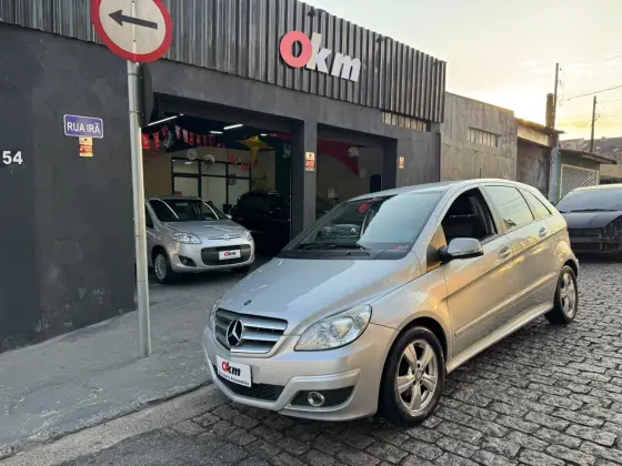 MERCEDES-BENZ B 180 1.7 8V GASOLINA 4P AUTOMÁTICO