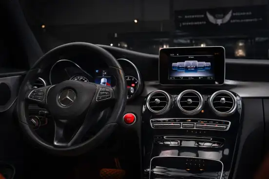 MERCEDES-BENZ-C 180-2017