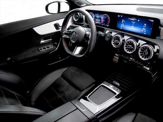 MERCEDES-BENZ-CLA 200-2025