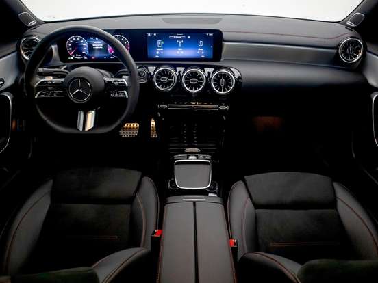 MERCEDES-BENZ-CLA 200-2025