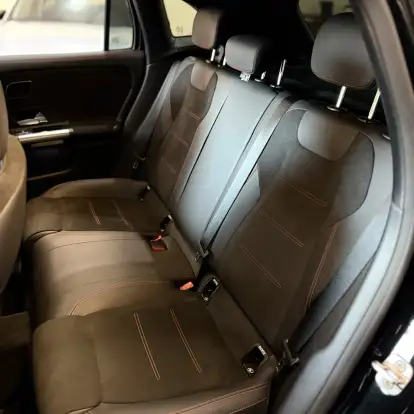 MERCEDES-BENZ-GLA 200-2025