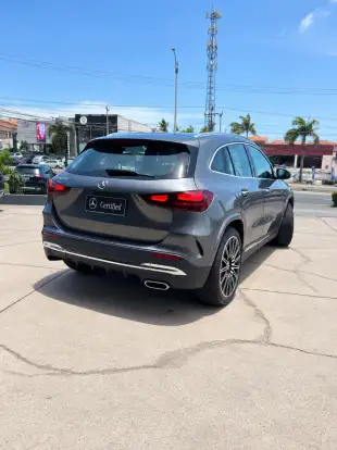 MERCEDES-BENZ-GLA 200-2025