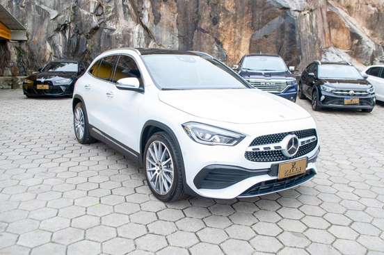 MERCEDES-BENZ-GLA 200-2022