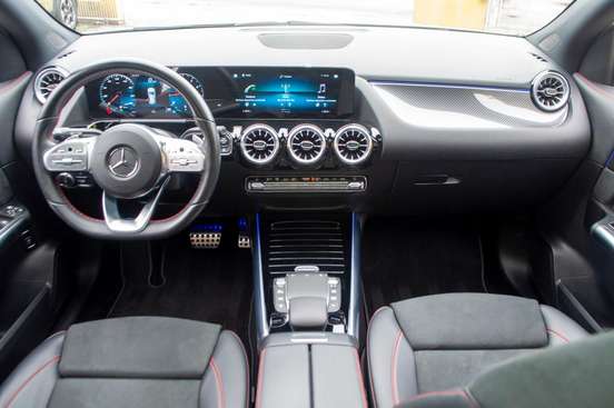 MERCEDES-BENZ-GLA 200-2022