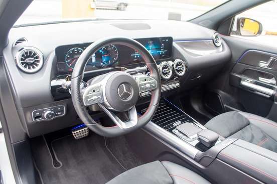 MERCEDES-BENZ-GLA 200-2022