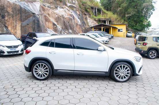 MERCEDES-BENZ-GLA 200-2022