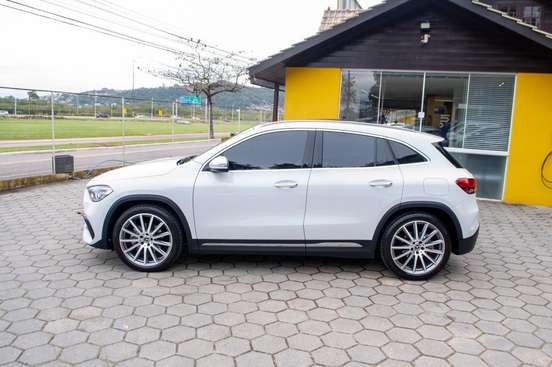 MERCEDES-BENZ-GLA 200-2022