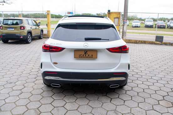MERCEDES-BENZ-GLA 200-2022