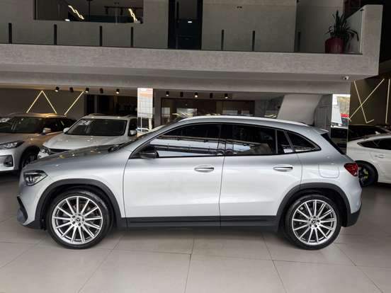 MERCEDES-BENZ-GLA 200-2022