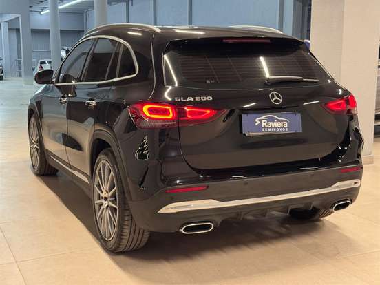 MERCEDES-BENZ-GLA 200-2022