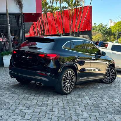 MERCEDES-BENZ-GLA 200-2024