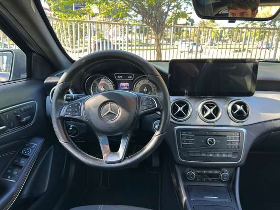 MERCEDES-BENZ-GLA 200-2015