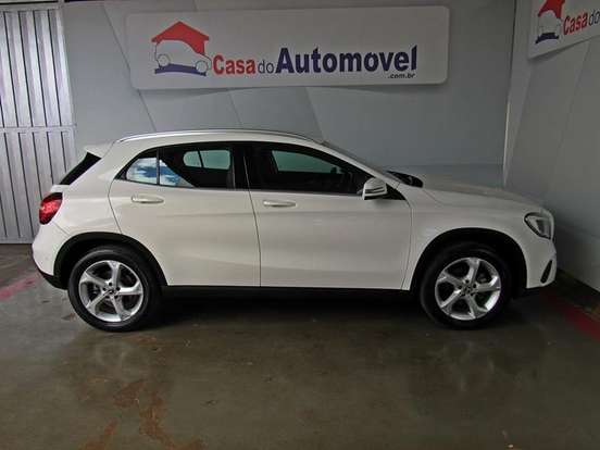 MERCEDES-BENZ-GLA 200-2019