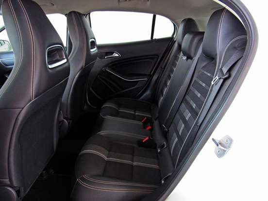 MERCEDES-BENZ-GLA 200-2019