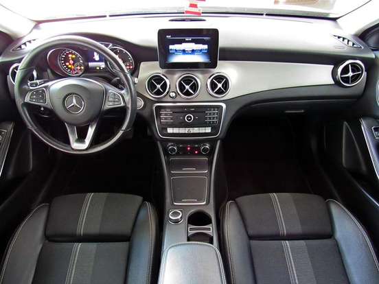MERCEDES-BENZ-GLA 200-2019
