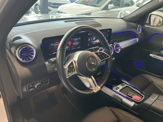 MERCEDES-BENZ-GLB 200-2024