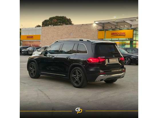 MERCEDES-BENZ-GLB 200-2023