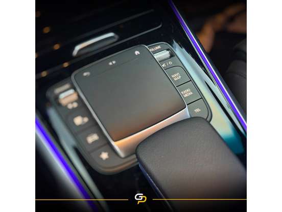 MERCEDES-BENZ-GLB 200-2023