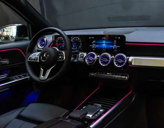 MERCEDES-BENZ-GLB 200-2023