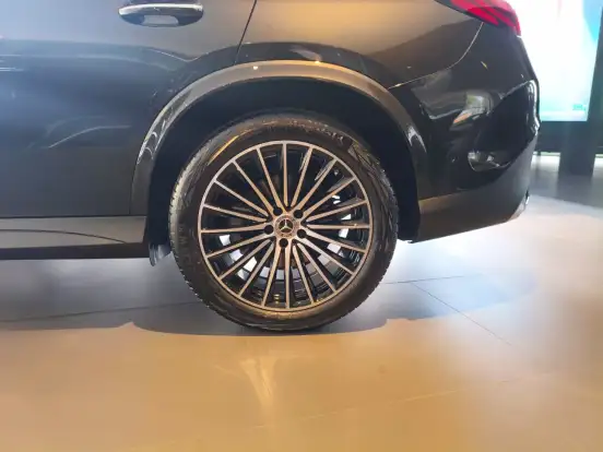 MERCEDES-BENZ-GLC 300-2026