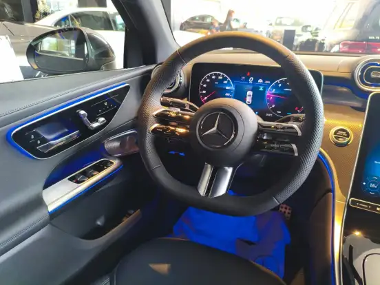 MERCEDES-BENZ-GLC 300-2026