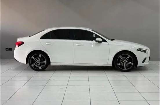 MERCEDES-BENZ-A 200-2020