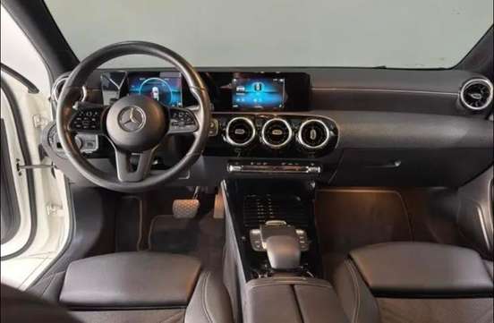 MERCEDES-BENZ-A 200-2020