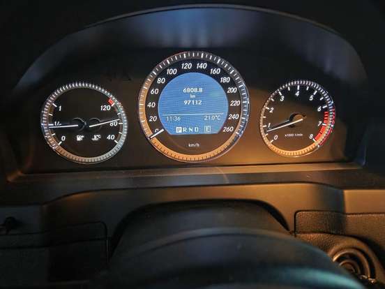MERCEDES-BENZ-C 180-1.8 CGI CLASSIC 16V GASOLINA 4P AUTOMÁTICO MERCEDES-BENZ-C 180-2011