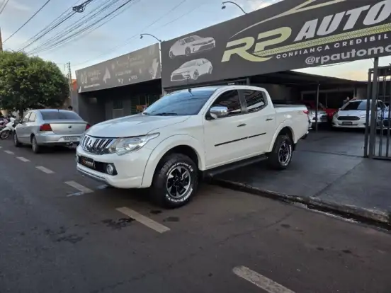 MITSUBISHI-L200 TRITON-2.4 16V TURBO DIESEL SPORT HPE TOP CD 4P 4X4 AUTOMÁTICO MITSUBISHI-L200 TRITON-2016