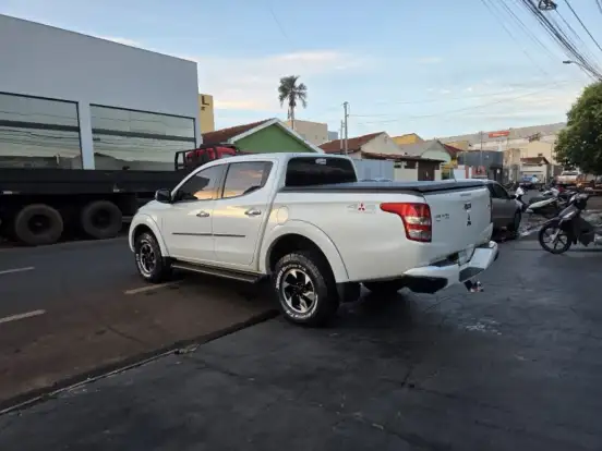 MITSUBISHI-L200 TRITON-2.4 16V TURBO DIESEL SPORT HPE TOP CD 4P 4X4 AUTOMÁTICO MITSUBISHI-L200 TRITON-2016