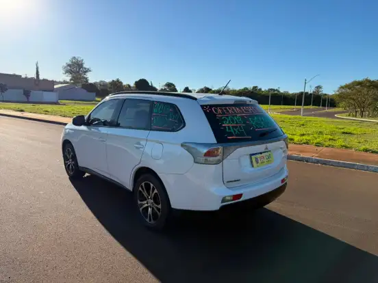 MITSUBISHI-OUTLANDER-2013
