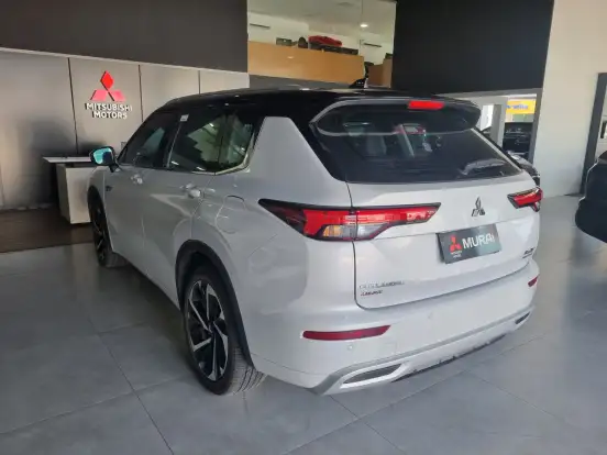 MITSUBISHI-OUTLANDER-2025