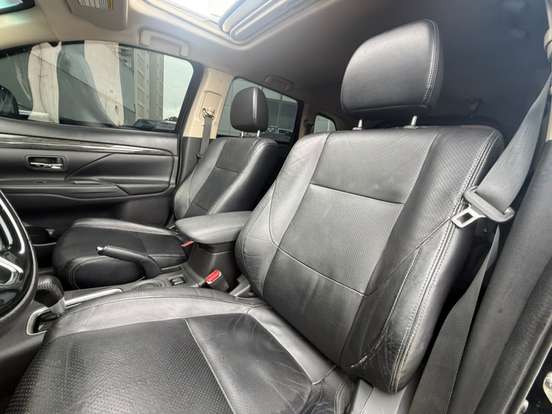 MITSUBISHI-OUTLANDER-2015