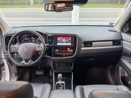 MITSUBISHI-OUTLANDER-3.0 MIVEC V6 GASOLINA HPE-S AWD AUTOMÁTICO MITSUBISHI-OUTLANDER-2019