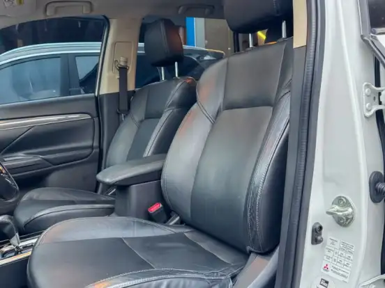 MITSUBISHI-OUTLANDER-3.0 MIVEC V6 GASOLINA HPE-S AWD AUTOMÁTICO MITSUBISHI-OUTLANDER-2019