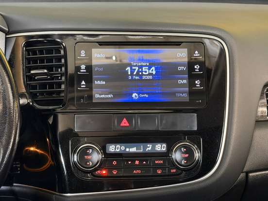 MITSUBISHI-OUTLANDER-2015